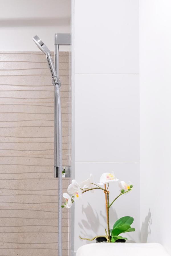 Atlas Unirii: Upscale Flats In The Heart Of Bucharest! 外观 照片